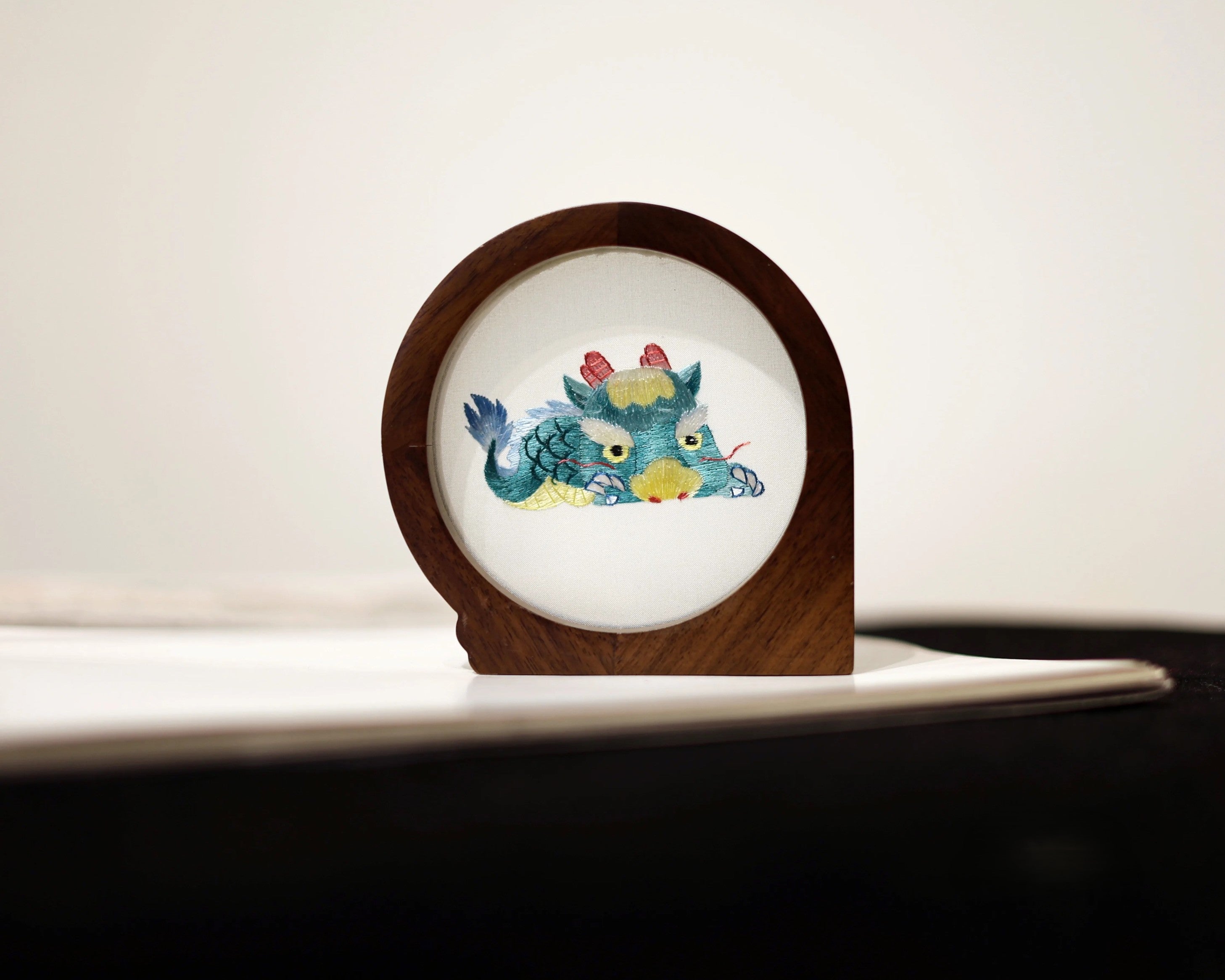 中式手工绣花十二生肖摆台