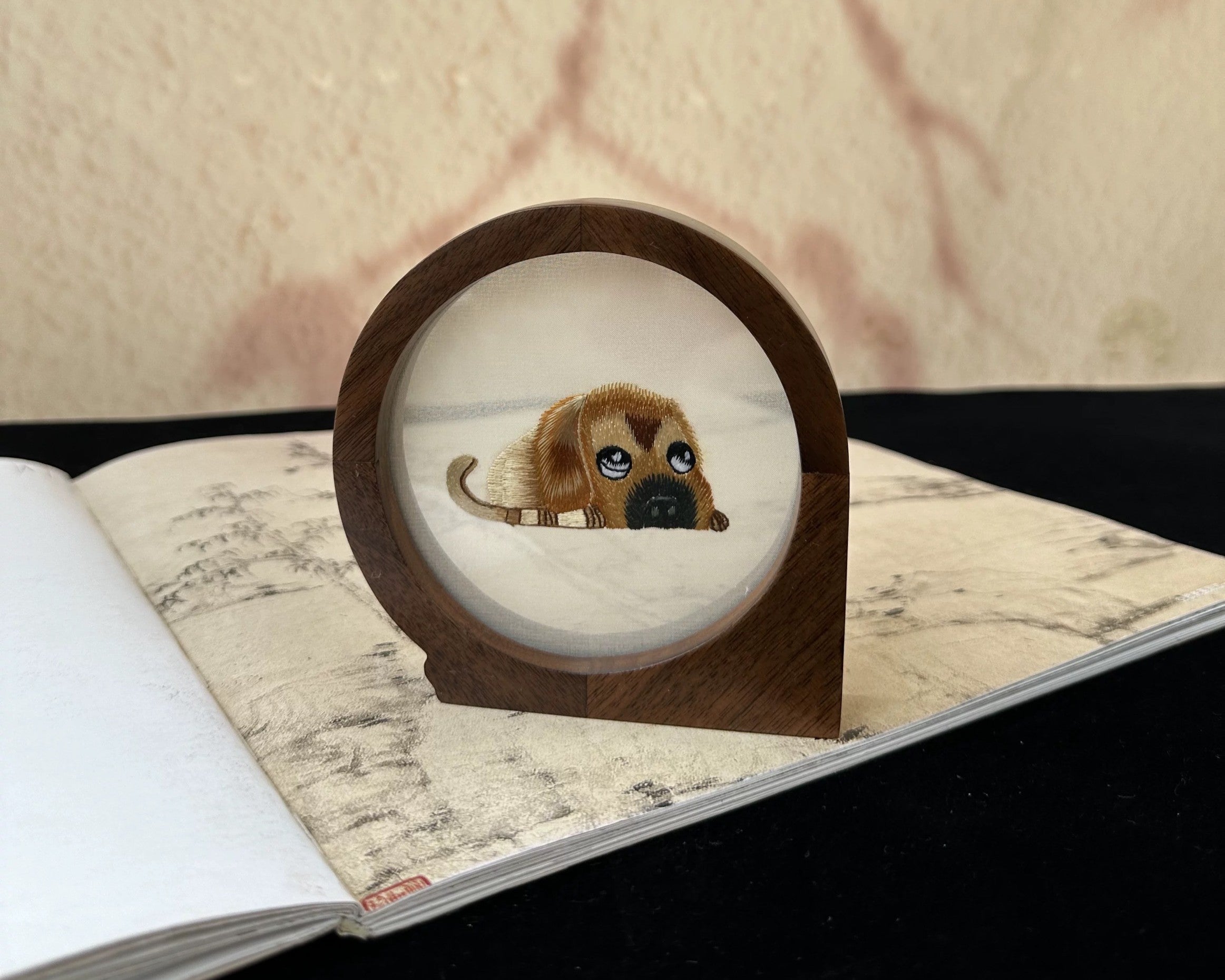 中式手工绣花十二生肖摆台