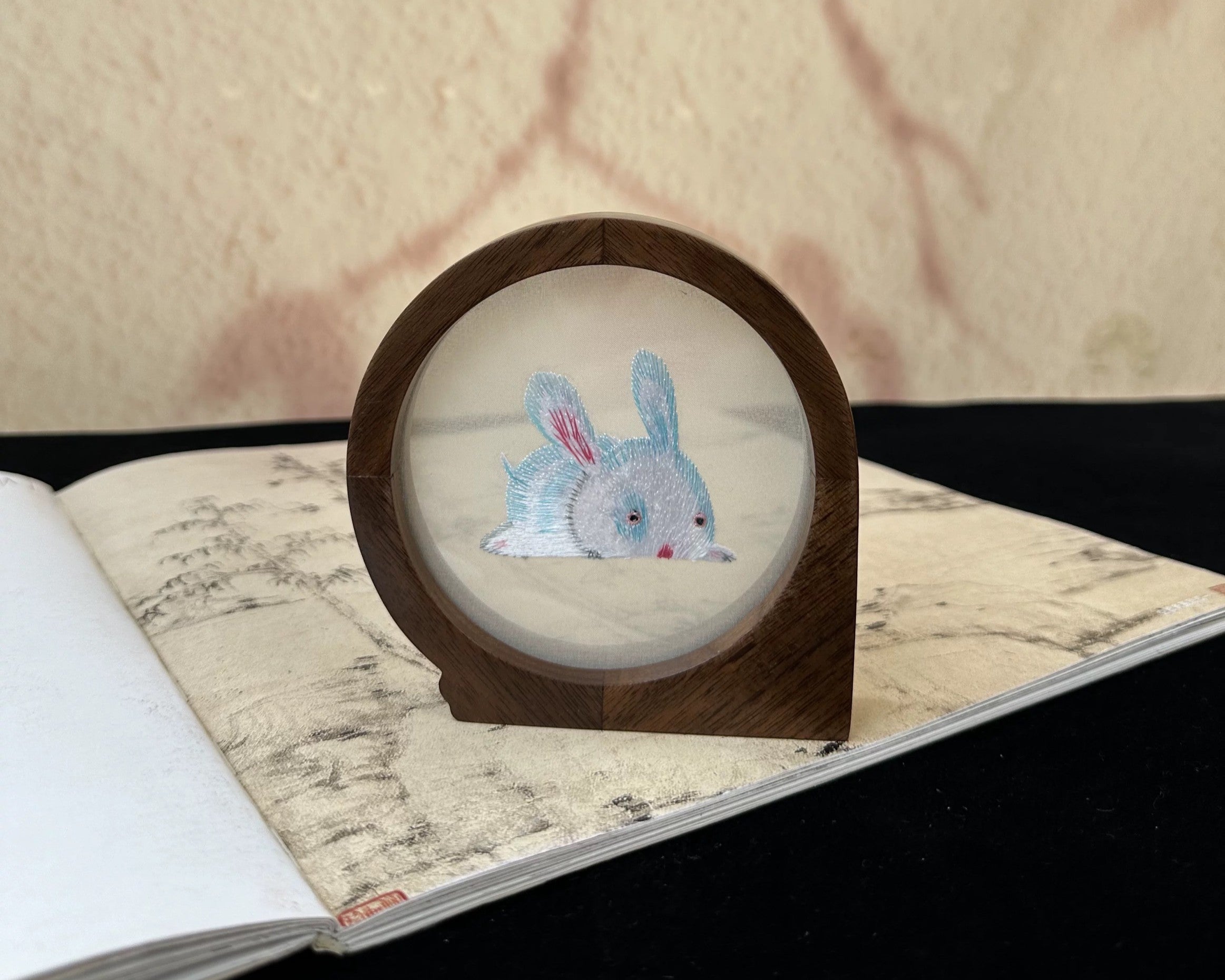 中式手工绣花十二生肖摆台