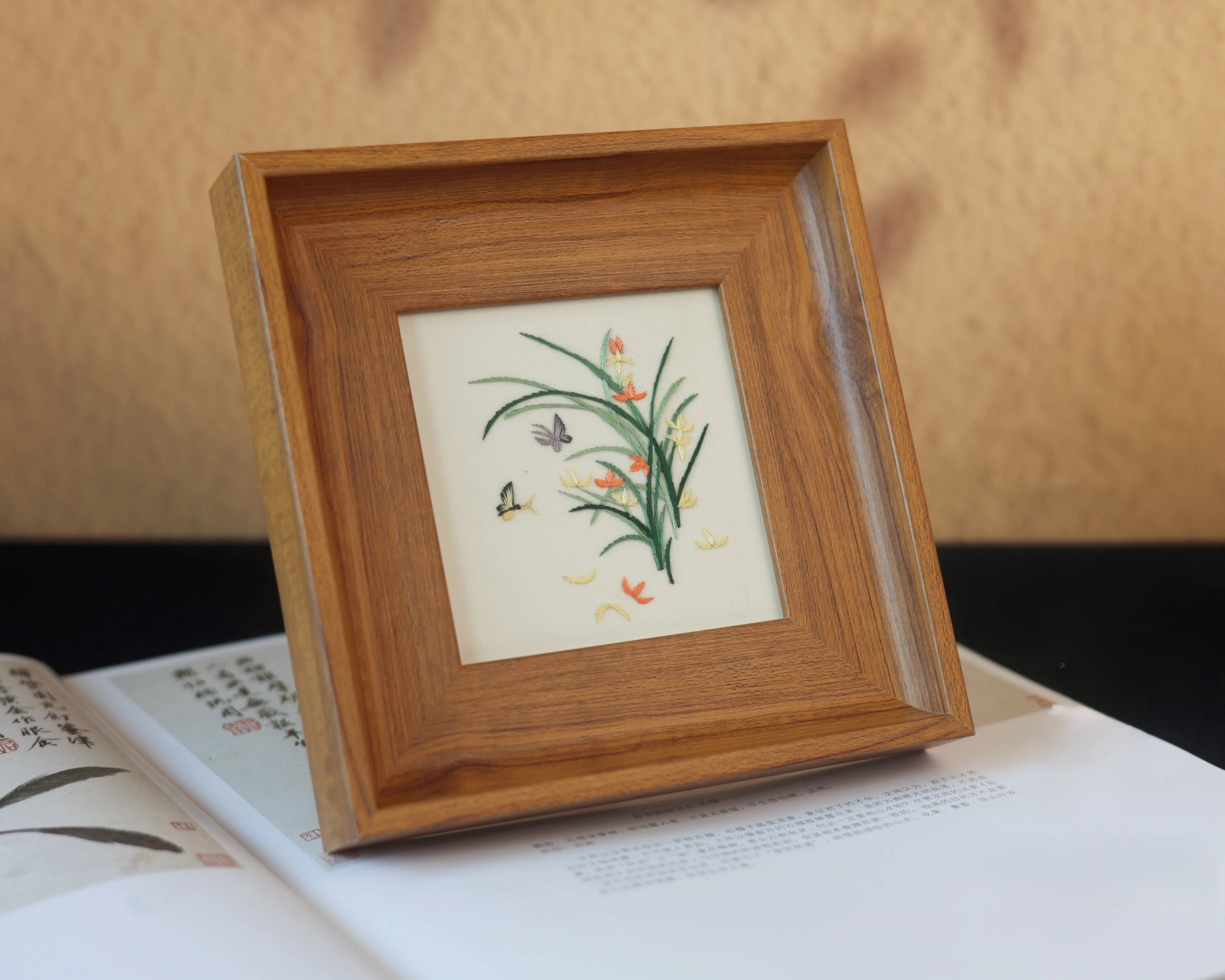 Chinese Hand-Embroidery Picture Frame