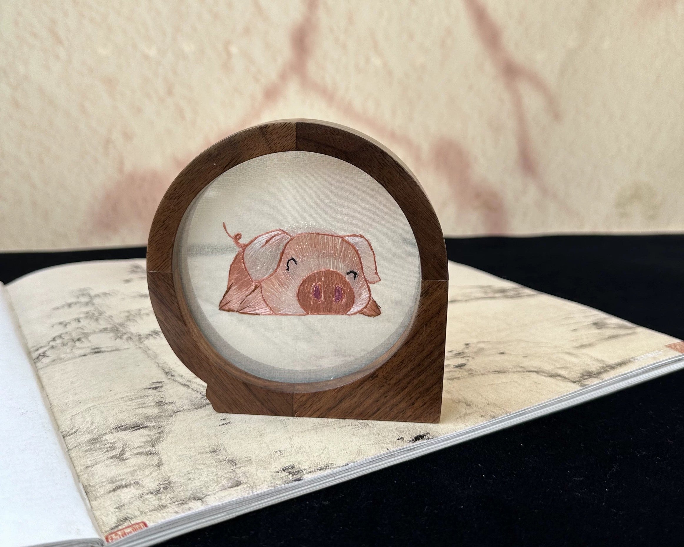 中式手工绣花十二生肖摆台