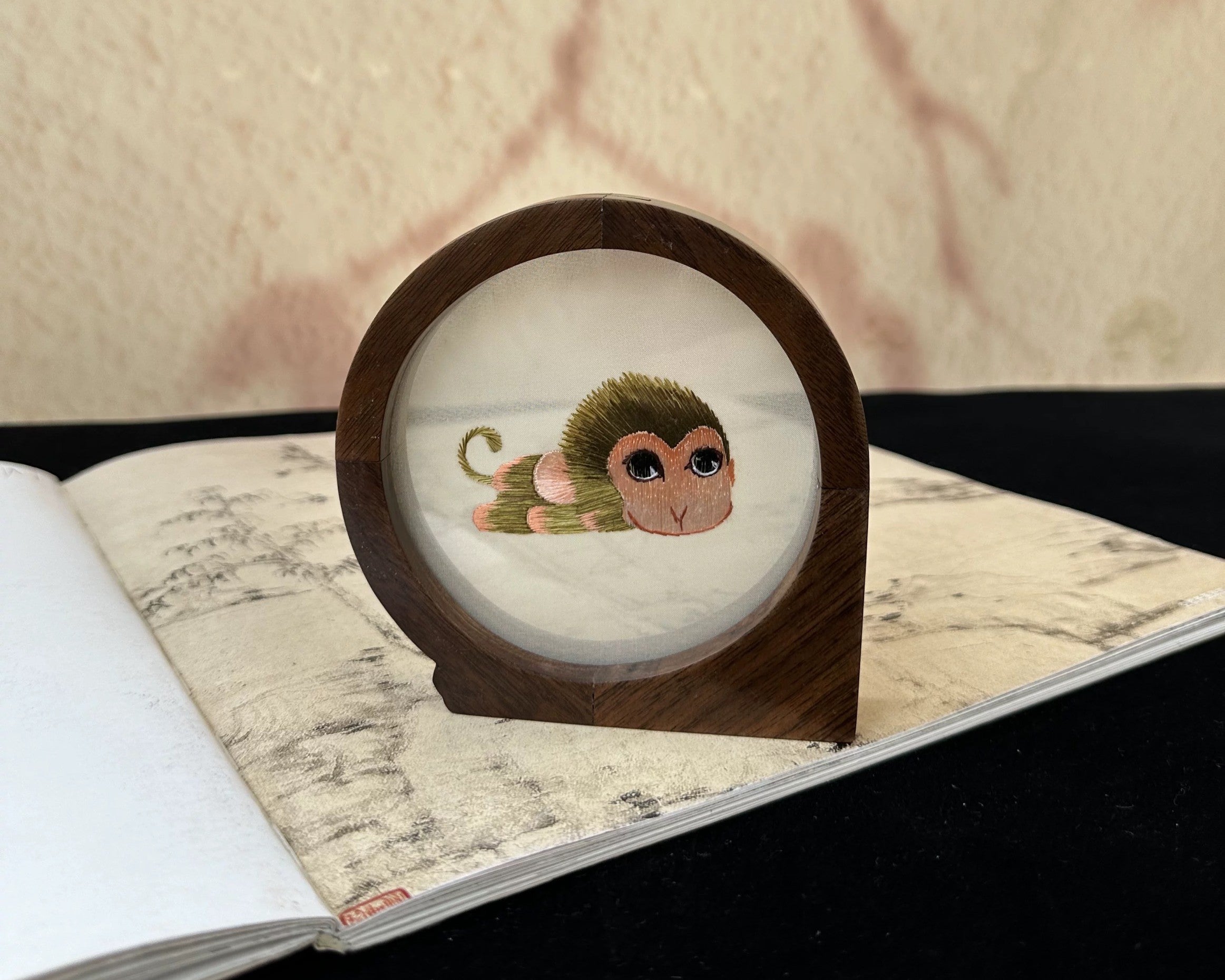 中式手工绣花十二生肖摆台