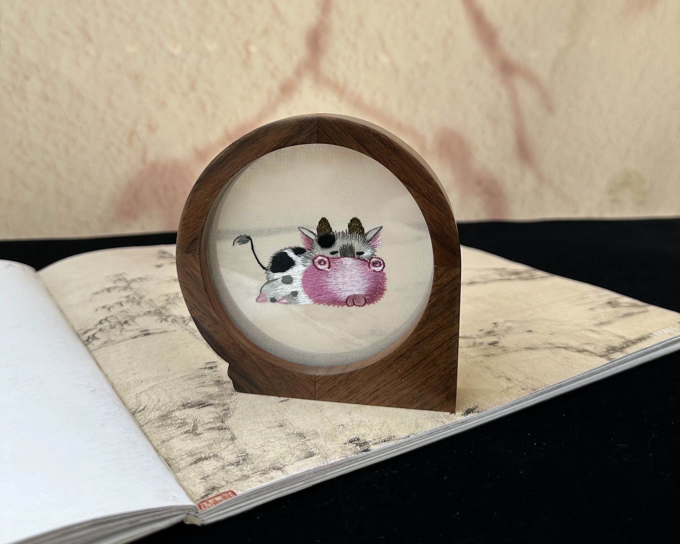 中式手工绣花十二生肖摆台